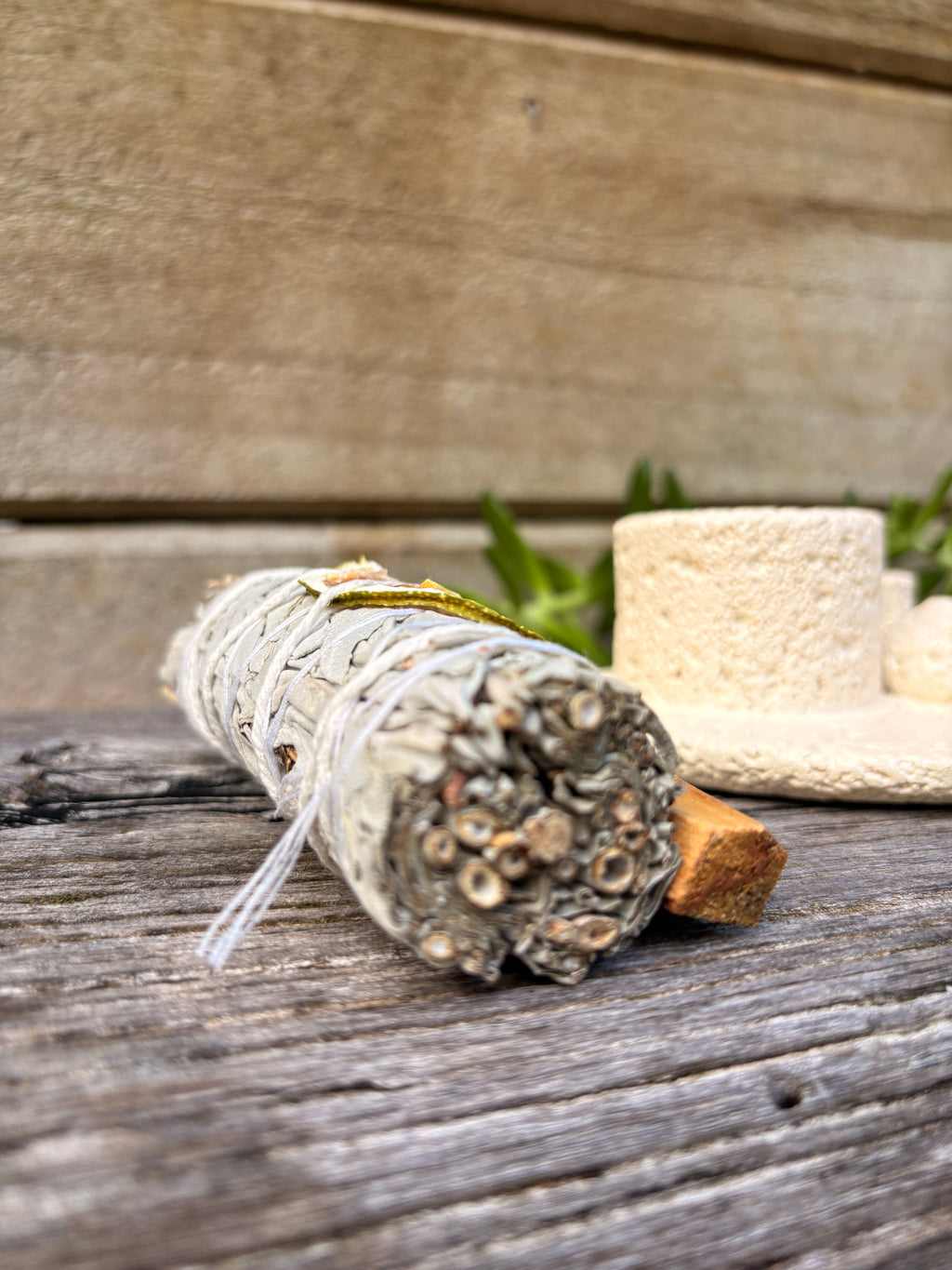 White Sage & Palo Santo – Natural Cleansing Smudge Bundle
