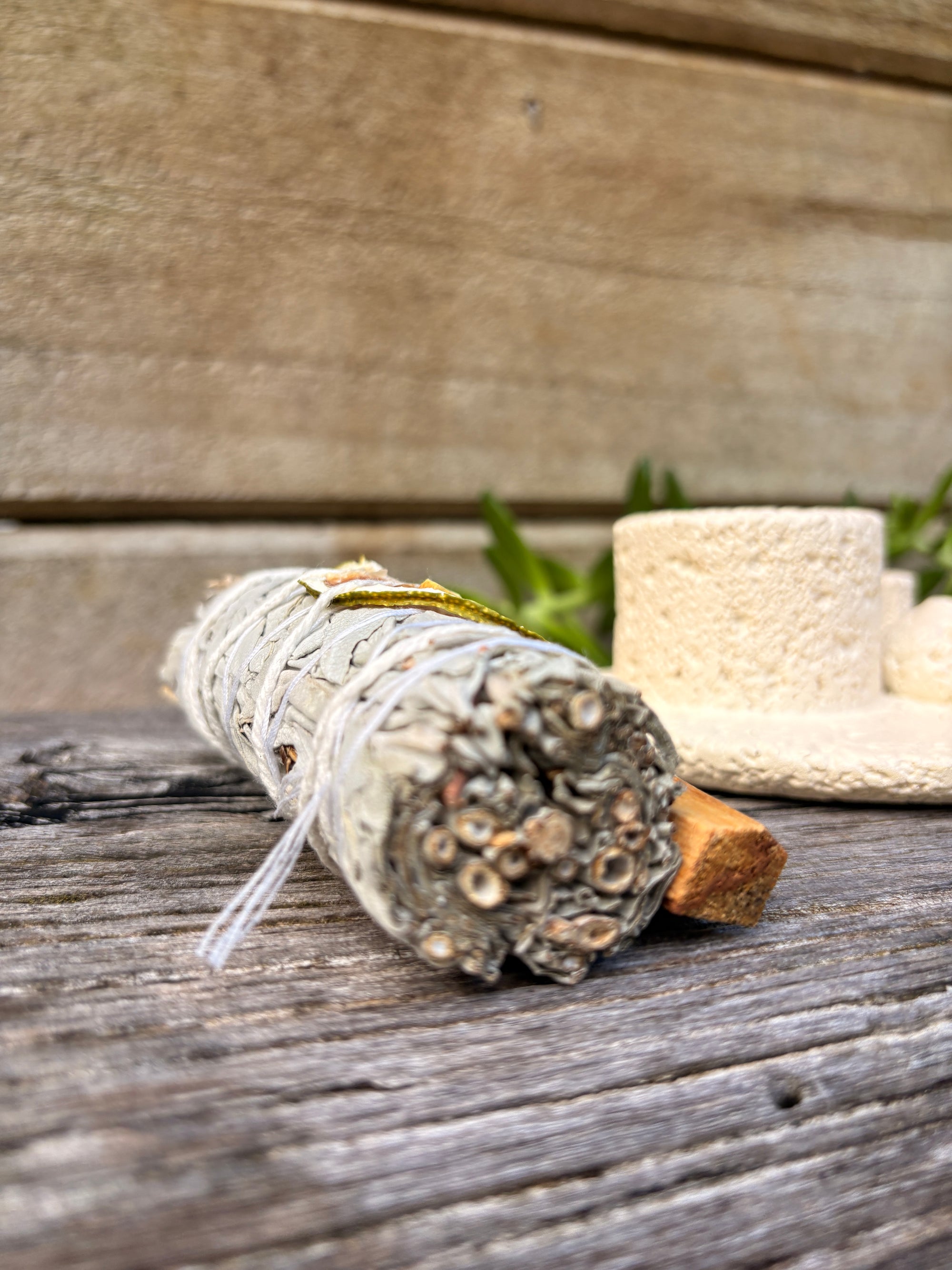 White Sage & Palo Santo – Natural Cleansing Smudge Bundle