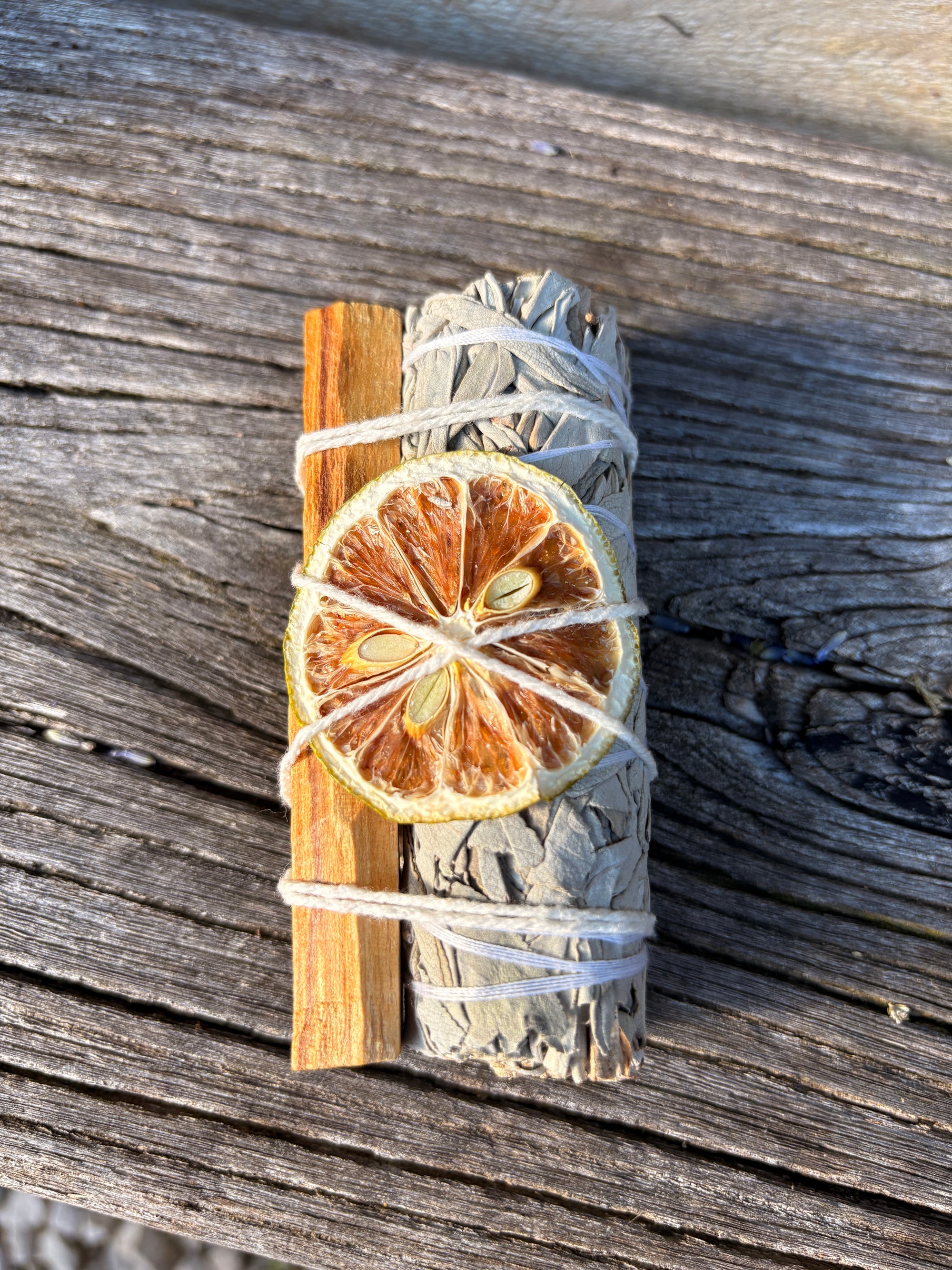 White Sage & Palo Santo – Natural Cleansing Smudge Bundle