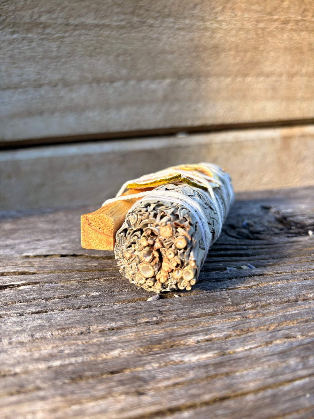 White Sage & Palo Santo – Natural Cleansing Smudge Bundle